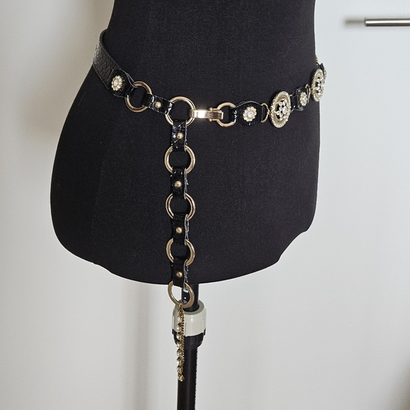 D.i.a Gyaru Rhinestone Black and Gold Chain O Ring Belt - Picture 5 of 12